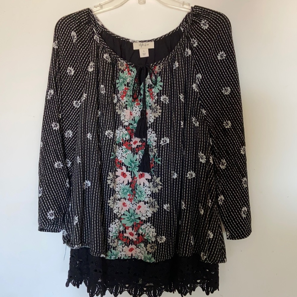 Style and Company size large Flowey lined top